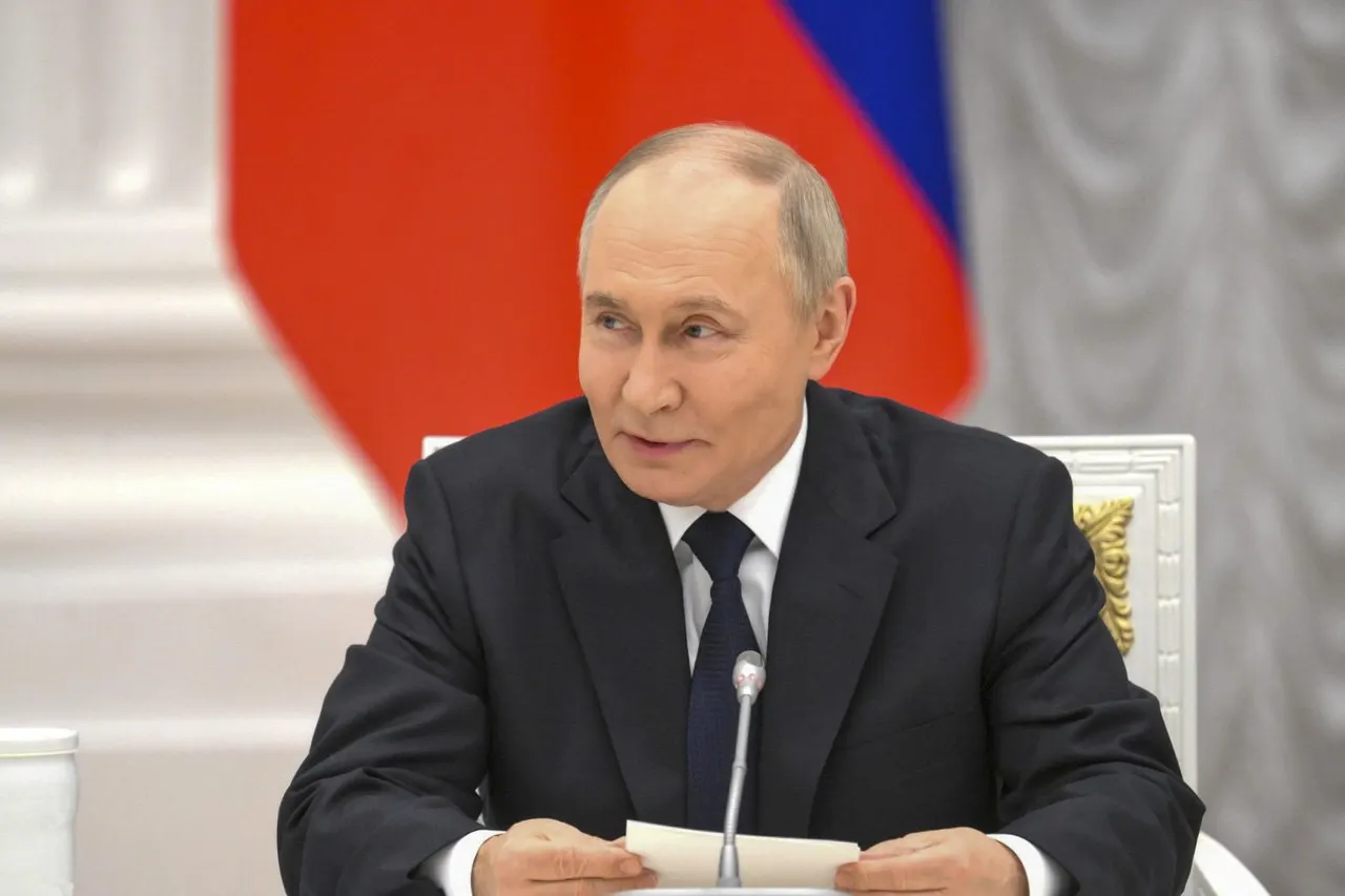 Во время общения с журналистами президент заявил, что Россия располагает необходимыми возможностями для отражения попыток уничтожить российские военные объекты в Калининградской области.