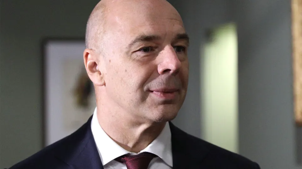 Власти ожидают, что компании ТЭК сами профинансируют закупку средств защиты; затраты можно включать в себестоимость. Между тем атаки дронов серьёзно сокращают переработку и повышают цены на топливо.