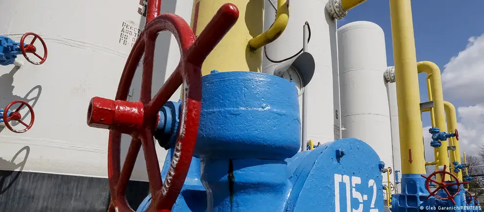 Украина не продлила контракт с «Газпромом», из‑за чего транзит российского газа в Европу был остановлен. Наибольшие последствия ощутила Молдова; другие страны переориентировали поставки, а Венгрия продолжит получать газ по «Турецкому потоку».
