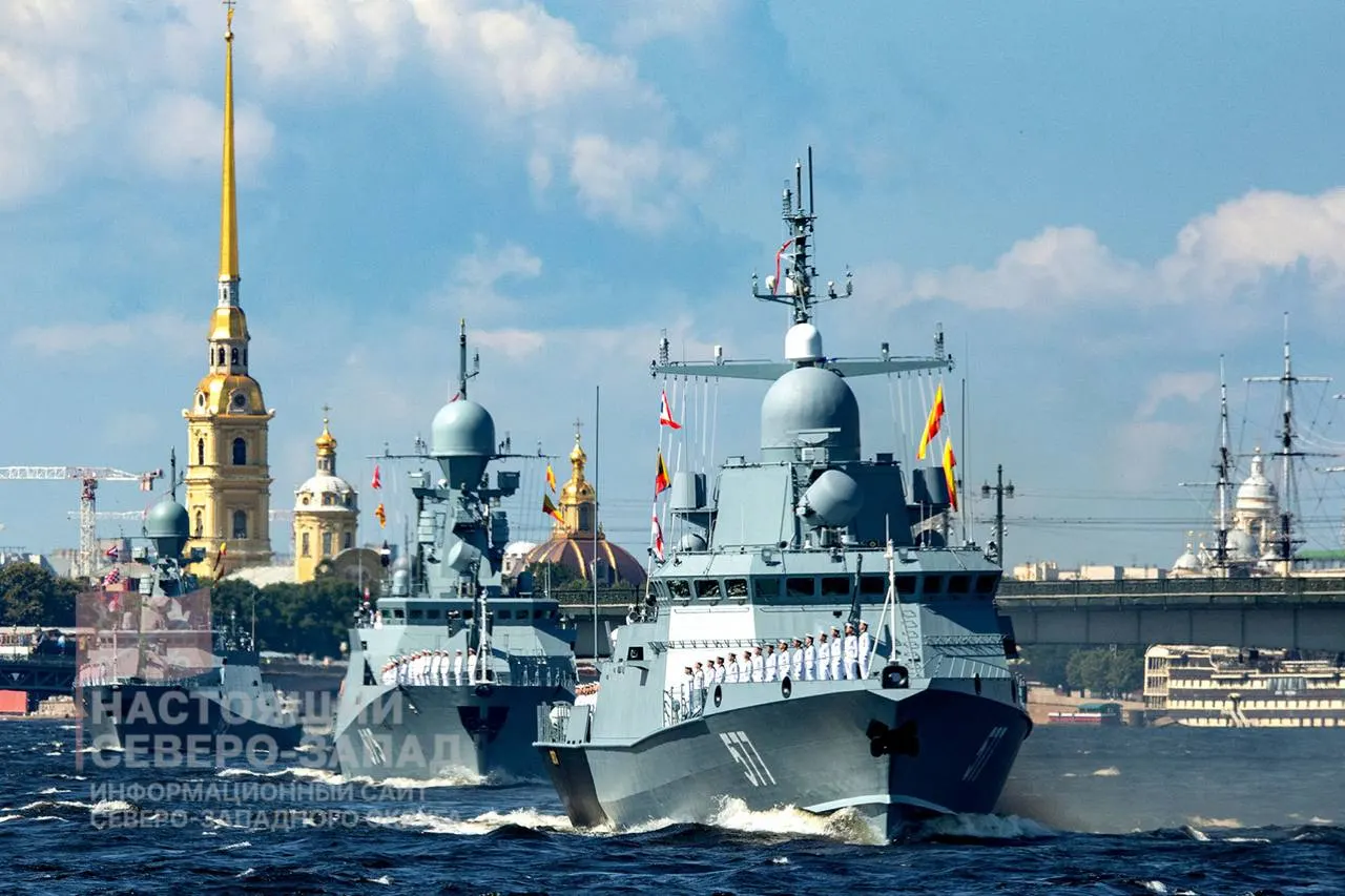 Минобороны не планирует проводить главный парад ко Дню ВМФ в Санкт-Петербурге — это уже вторая подряд отмена мероприятия, которое с 2017 года традиционно проходило в городе.