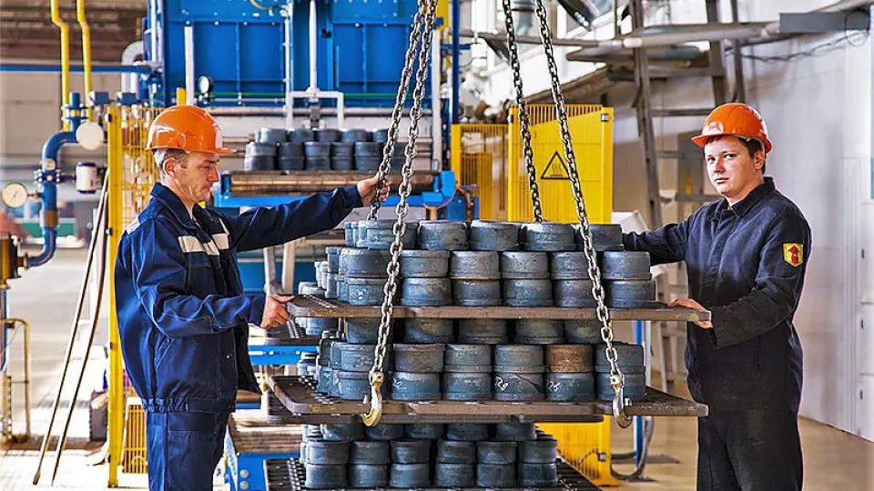 Лефортовский районный суд Москвы наложил арест на активы Европейской подшипниковой корпорации и связанные предприятия. Генпрокуратура утверждает о недостоверных данных и имитации приостановки работы заводов; дело связано с антидемпинговыми мерами и предыдущими санкциями.