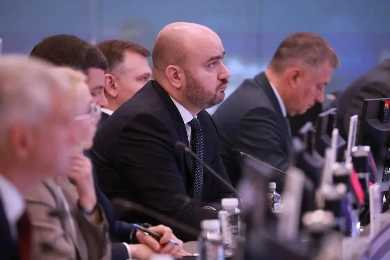 В Москве на совещании под председательством вице‑премьера обсудили поставки бензина и дизеля, мониторинг цен и координацию логистики — вопросы, критичные для агропромышленного комплекса Самарской области.