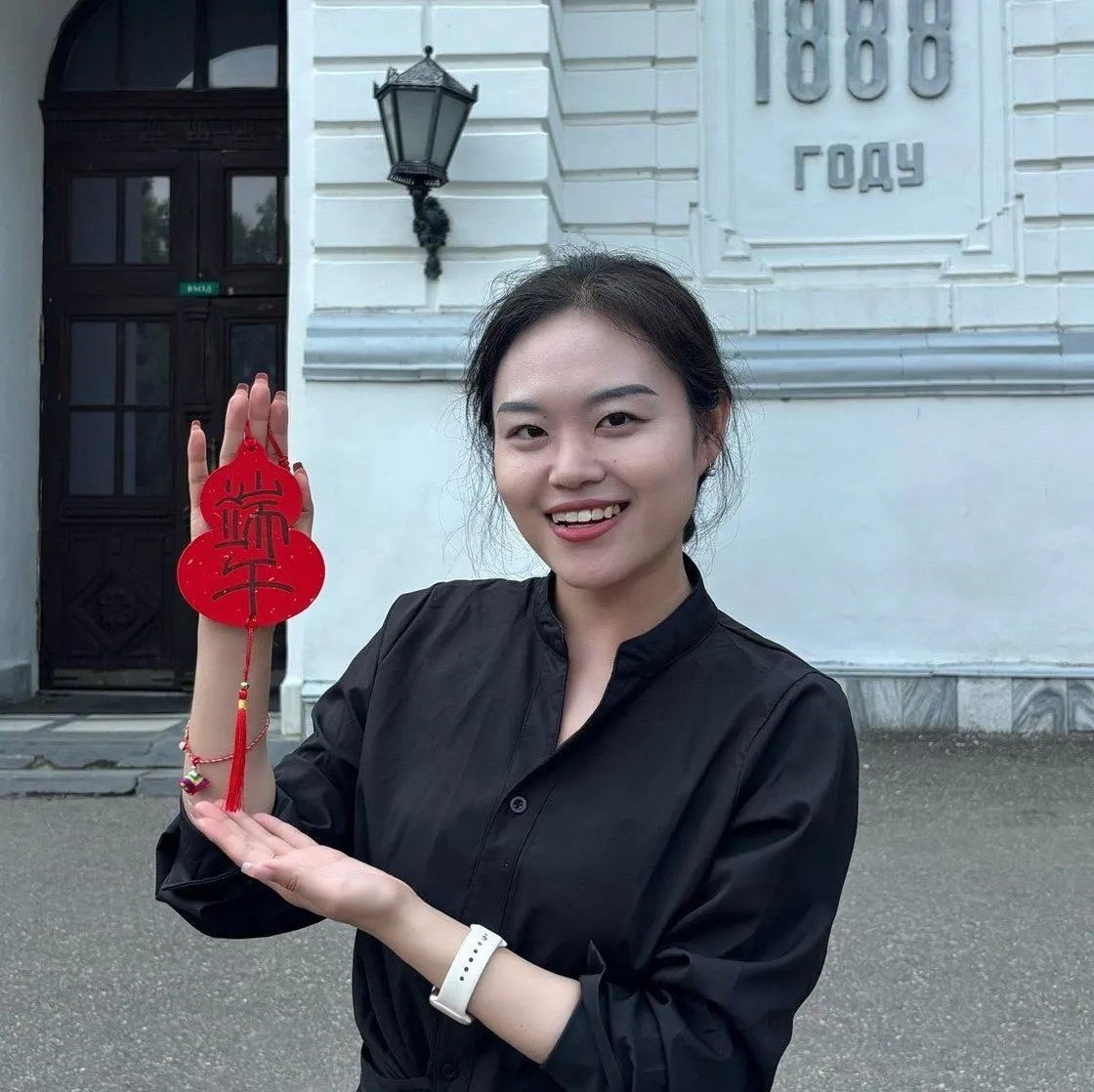 День Дуаньу пройдёт 19 июня в Университетской роще ТГУ: небольшой концерт, традиционные игры и мастер‑классы по изготовлению оберегов и украшений.