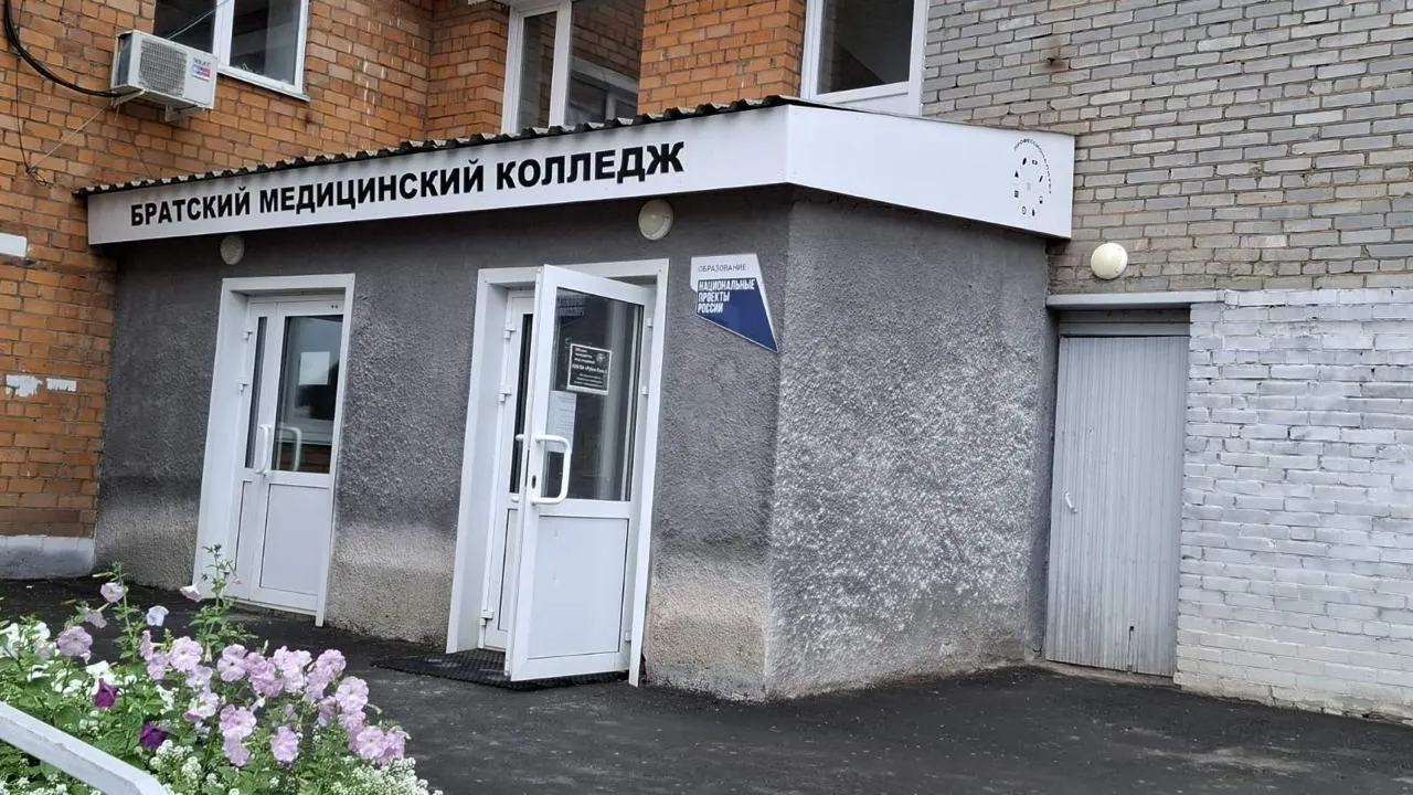 После первого этапа ГИА из Братского медицинского колледжа исключили 35 студентов. Им предложили либо службу по контракту в Минобороны, либо оплату дополнительного обучения для пересдачи экзаменов.
