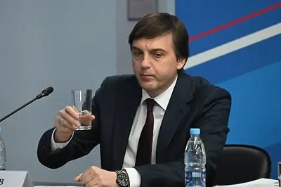 Ведомство утвердило перечень внеклассной литературы для школьников на летние каникулы, куда вошли современные произведения, в том числе патриотической направленности о защитниках Отечества.