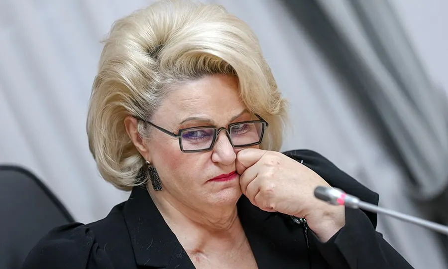 Депутат Нина Останина призвала Роскомнадзор и Минцифры ограничить время пребывания детей в онлайн‑играх и применить к играм методы, схожие с ограничениями для мессенджеров.