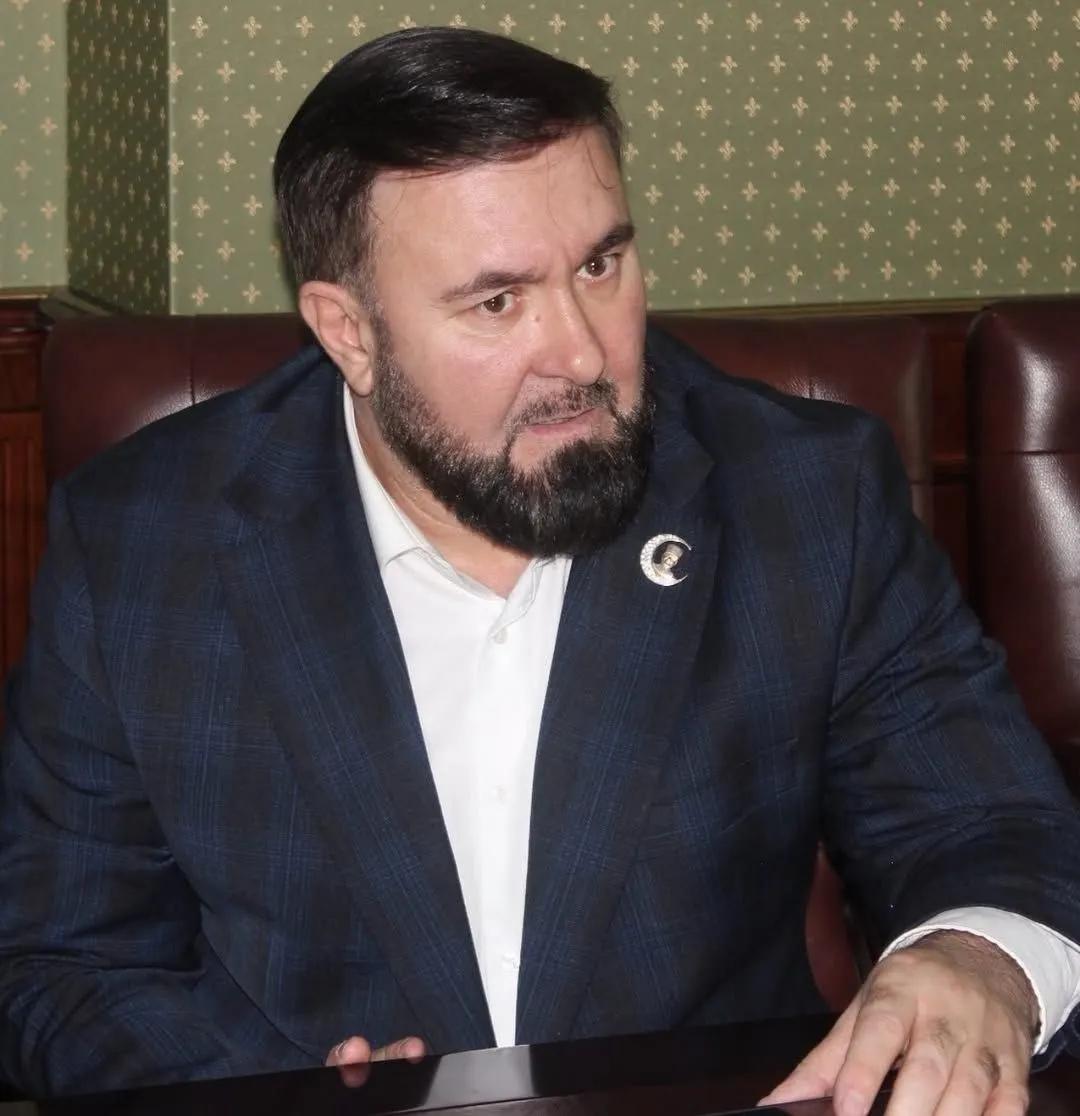 Кремль опубликовал распоряжение о поощрении: омбудсмен Чечни Мансур Солтаев получил грамоту за укрепление законности и защиту прав граждан. Ранее он фигурировал в нескольких скандалах, в том числе вокруг исчезновения Седы Сулеймановой.