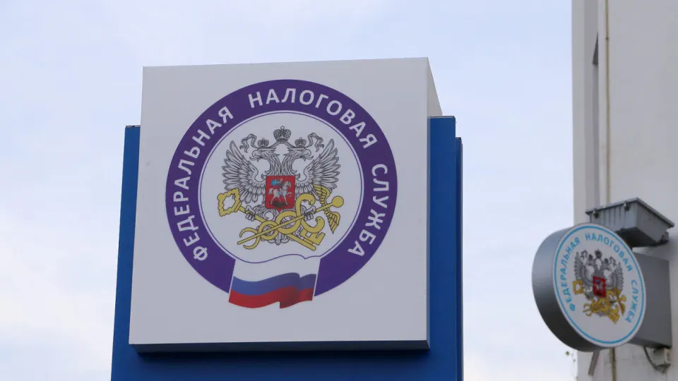 Федеральная налоговая служба рекомендовала регионам рассмотреть повышение ставок и расширение налогооблагаемой базы после того, как совокупный дефицит региональных бюджетов в 2025 году достиг рекордных 1,538 трлн рублей.