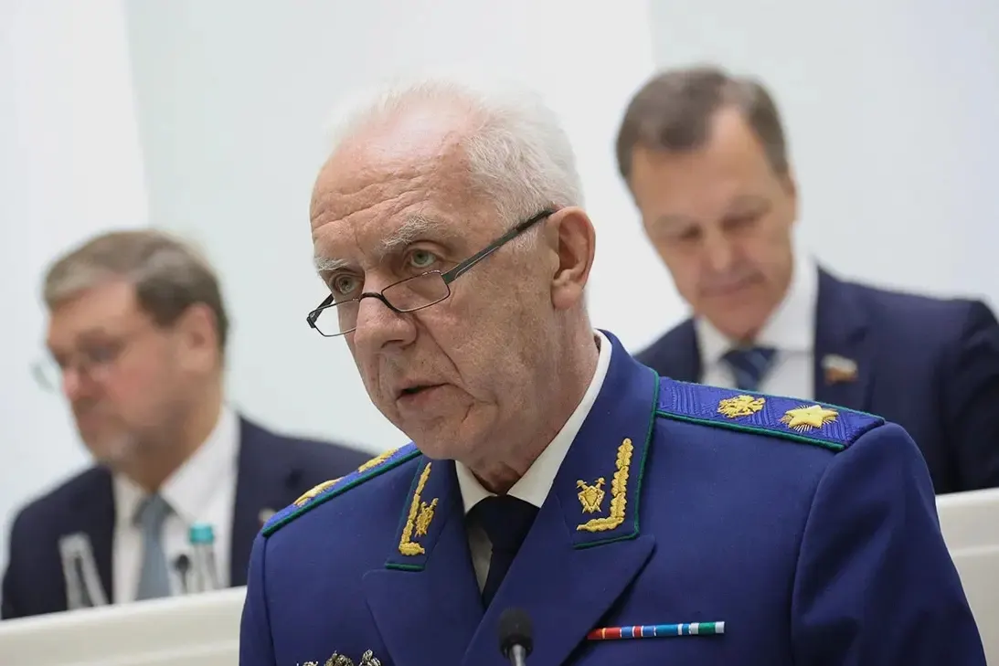 В новый перечень санкций попали генпрокурор Александр Гуцан, начальник ГУ МВД по Петербургу Роман Плугин и компания NtechLab. ЕС связывает фигурантов с преследованием и делом об отравлении Алексея Навального; санкции предусматривают заморозку активов и запрет экономических связей с Евросоюзом.