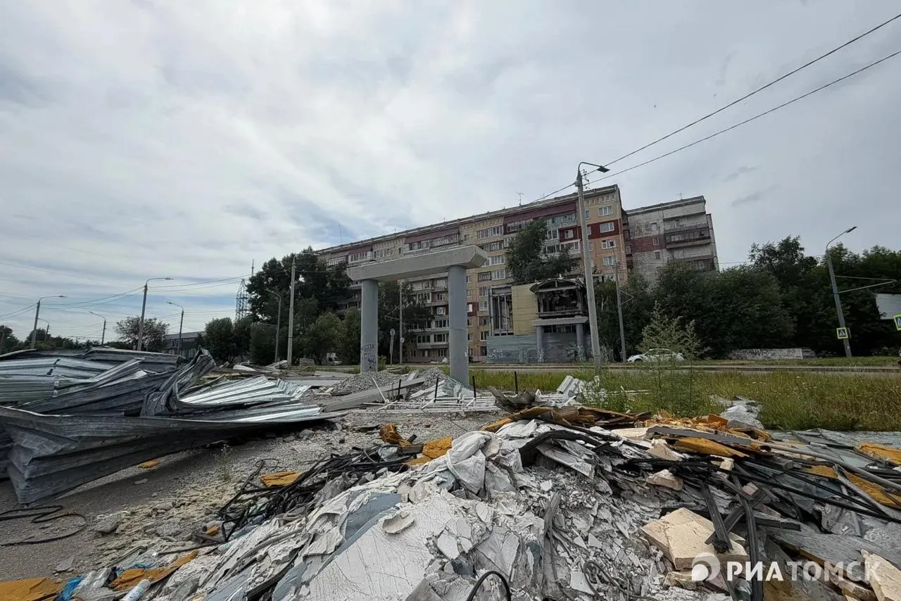 Демонтаж пяти надземных пешеходных переходов в Томске застопорился: у владельца нет техники и специалистов, а подрядчики не завершили работы.