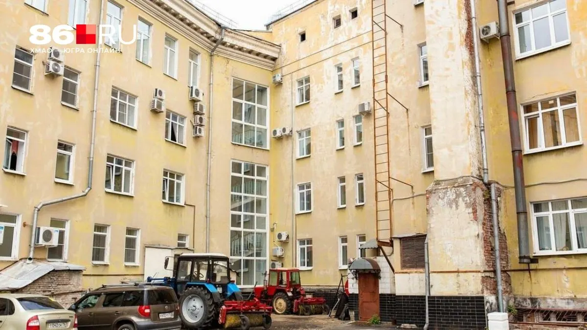 Госдума пояснила, что решения о переустройстве дворовой территории, включая организацию парковки, принимаются на общедомовом собрании собственников.