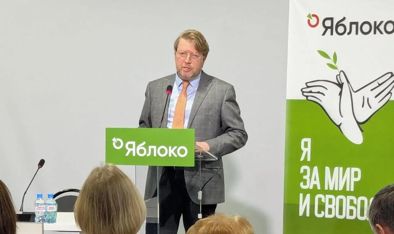 Суд подтвердил штраф за публикацию фотографии, которую обвиняют в «демонстрации экстремистской символики». Партия собирается обжаловать решение в Конституционном суде.