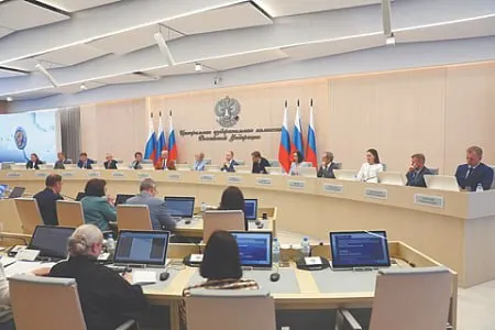Центризбирком планирует исключить нескольких кандидатов из партийного списка «Яблока». Если из списка выбывает четверть кандидатов, это может привести к снятию партии с выборов.