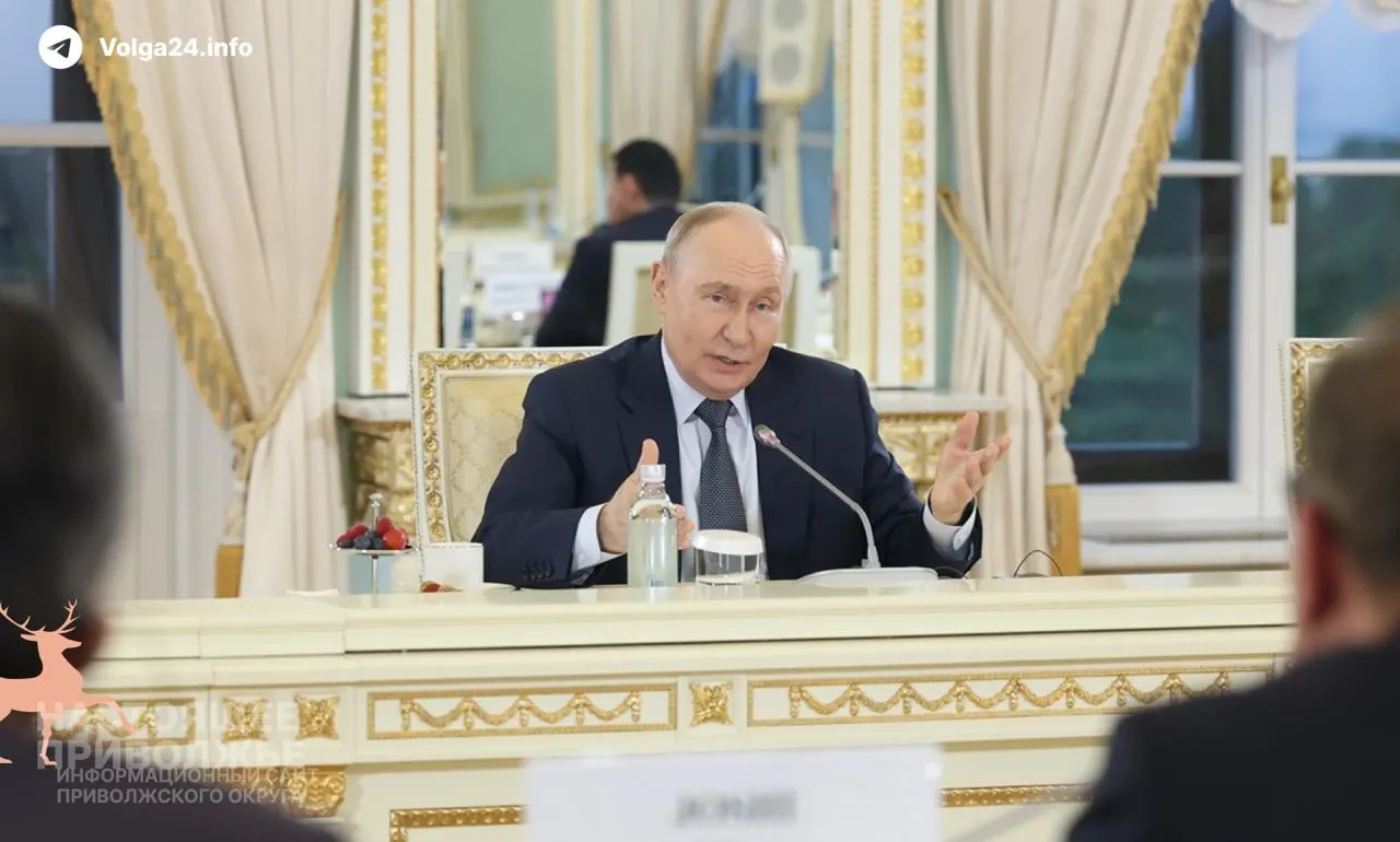 Президент заявил, что сложности на топливном рынке носят временный характер и вызваны внешними факторами; по его словам, экономика адаптируется. ВВП вырос на 0,2% за пять месяцев и на 0,3% в мае.
