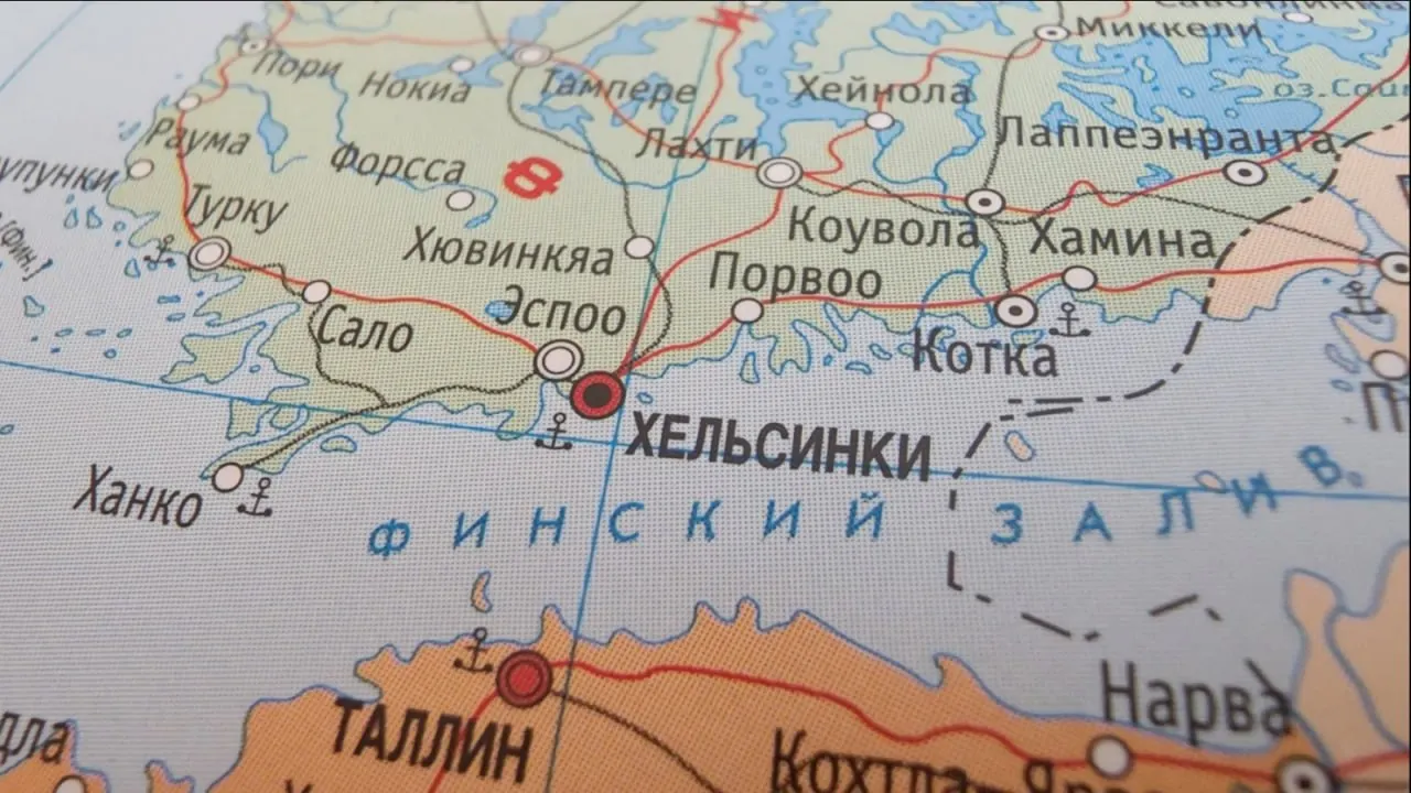 С 1 июля таможенные пошлины на железнодорожные перевозки в Финляндию выросли в восемь раз — поставки удобрений из России уже становятся убыточными и могут прекратиться в ближайшие недели.