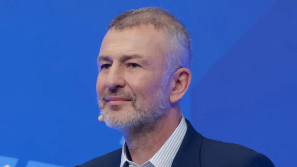 Андрей Мельниченко перевёл 32 млрд рублей в образовательный центр «Сириус», после чего прокуратура отозвала иск о конфискации его компании СИБЭКО — операция произошла на фоне массовой волны перехода активов в госсобственность.