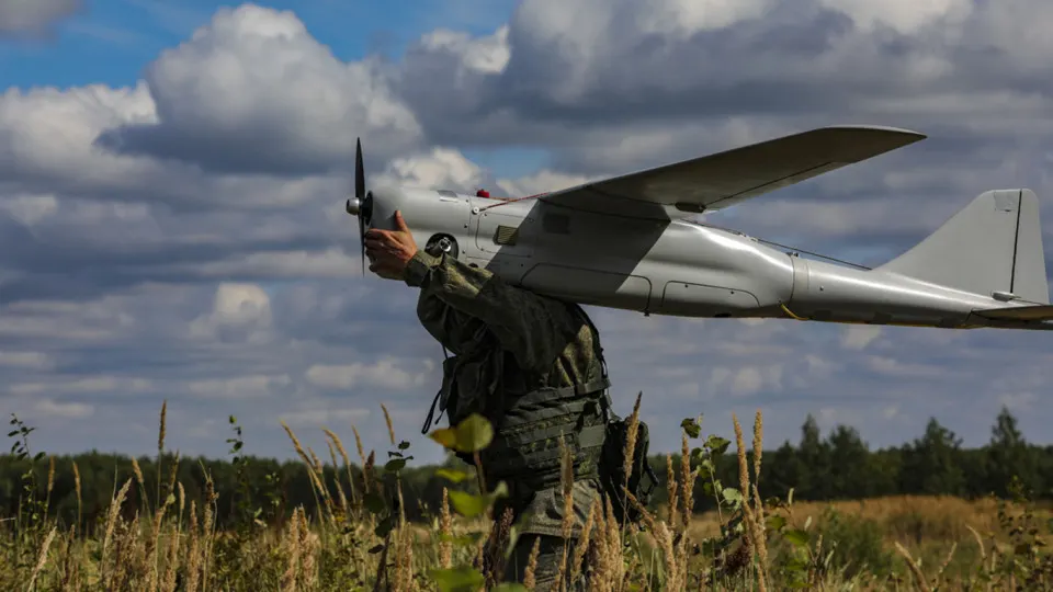 Документы и материалы указывают, что сотрудничество Москвы и Пекина в военной сфере активно развивается минимум последние три года: от совместной разработки «роевых» дронов до планов по нейтрализации спутниковых систем связи.