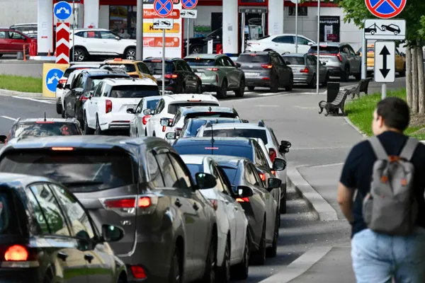 Цена бензина АИ-92 белорусского производства увеличилась на 6% за неделю и в 1,8 раза с начала мая; объём торгов в июне заметно вырос, но поставочные мощности ограничены.
