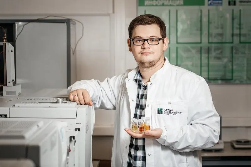 Исследователи из Томска разработали двухэтапную технологию, превращающую пластиковые отходы в компоненты для автомобильного бензина; доля получаемого топлива зависит от марки и режима очистки.