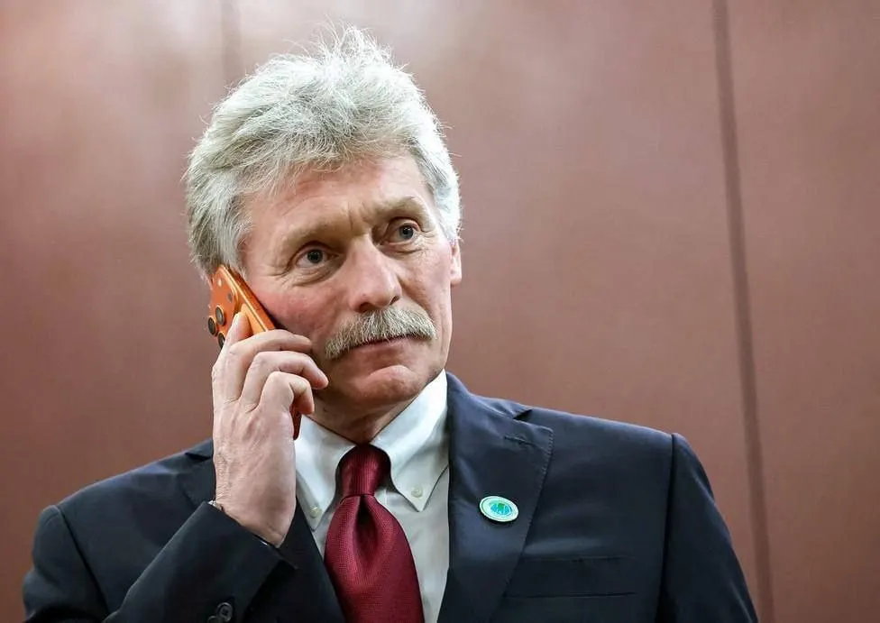 Представитель Кремля сообщил, что переговоры с мессенджером продолжаются, однако активной реакции со стороны Telegram пока нет; ограничения и замедление сервиса сохраняются.