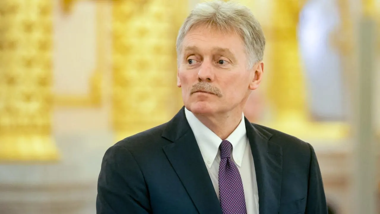 Пресс‑секретарь президента заявил, что вмешательство западных стран превратило спецоперацию в полноценный вооружённый конфликт; удары по гражданской инфраструктуре он назвал террористическими и пообещал готовность к переговорам при посредничестве США.