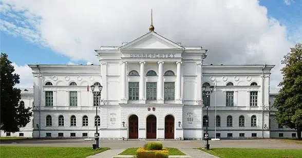 За три недели приёма в Томском государственном университете зарегистрировали примерно 45 тысяч заявлений — на 500 больше, чем в прошлом году. Среди поступающих много победителей олимпиад и абитуриентов из Казахстана и центральных регионов.