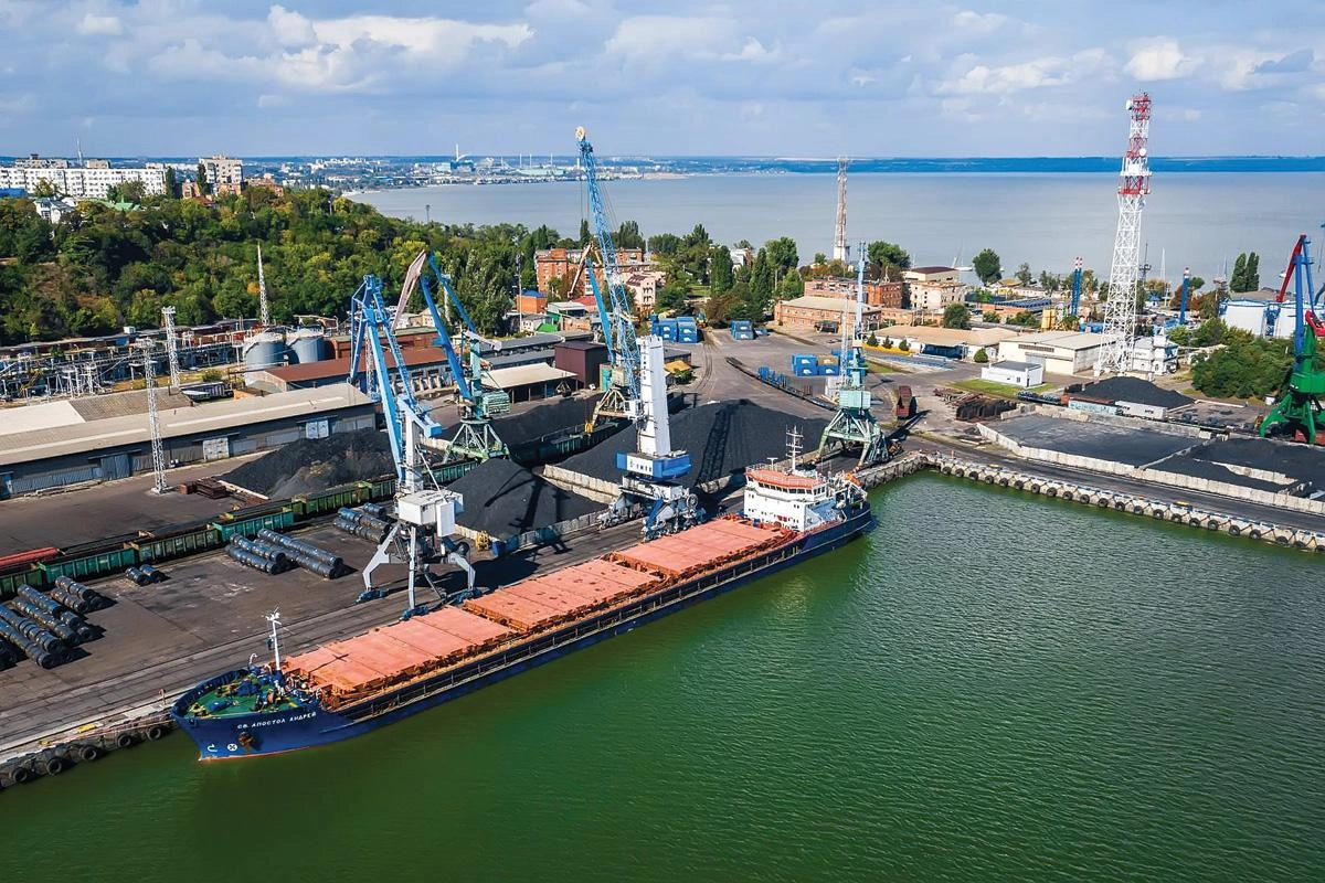 Минсельхоз предлагает покрыть до 90% затрат на перевозку зерна из Ростовской области в черноморские и балтийские порты после приостановки отгрузок из азовских портов из‑за атак беспилотников.