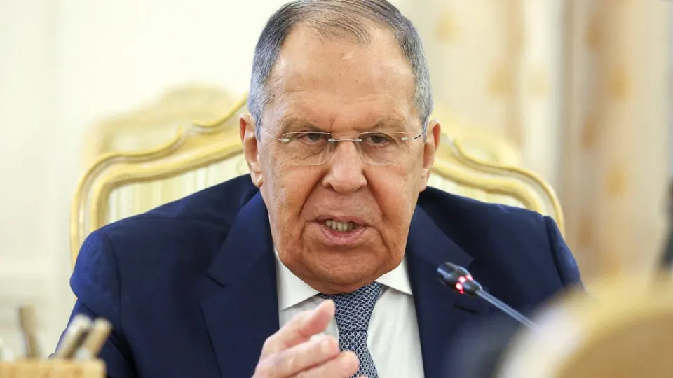 Глава МИД Сергей Лавров заявил, что Москва продолжит боевые операции против Украины до достижения целей, объявленных президентом в июне 2024 года, и обвинил Запад в переходе к ультиматумам и разрушении ранее достигнутых договорённостей.