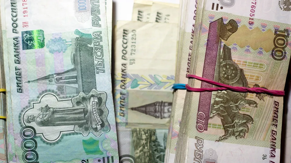 По данным Центробанка, в первые две недели июля объём наличных в обращении заметно вырос, банки активнее обращаются к регулятору за ликвидностью, а доля проблемных кредитов продолжает расти.