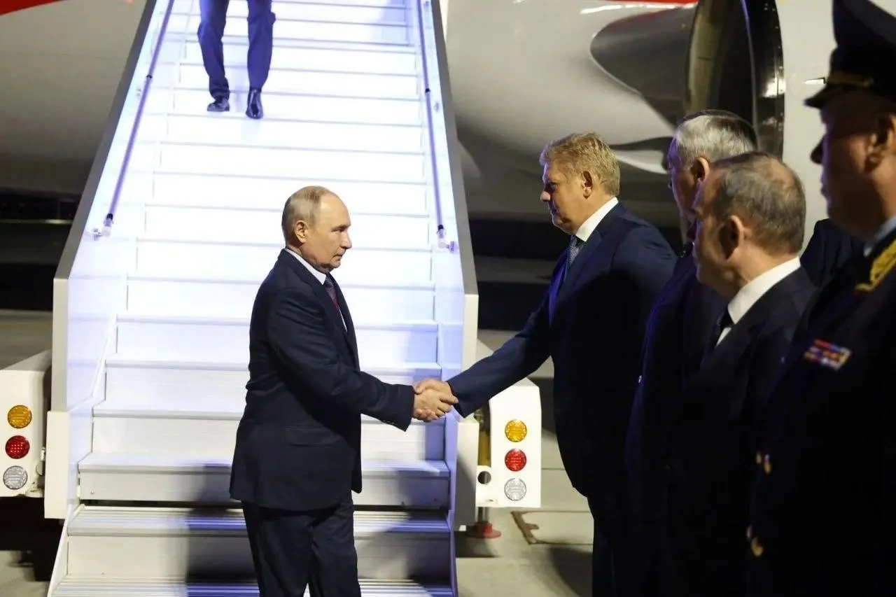 Президент посетил Новосибирск по случаю открытия Сибирского кольцевого источника фотонов.