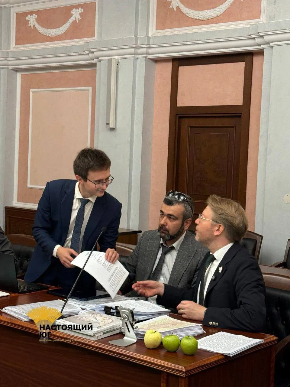 На заседании Верховного суда представитель ЦИК заявил о нарушениях в агитационных материалах и цитатах, связанных с партией «Яблоко»; решение суда может повлиять на дальнейшие шаги кампании.