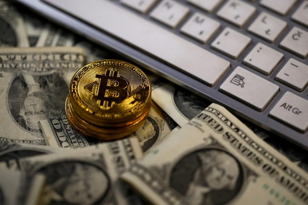 Binance передала запрашиваемые данные шести пользователей в рамках расследования по финансированию терроризма. Правозащитники отмечают наличие подробной истории транзакций и копий документов.