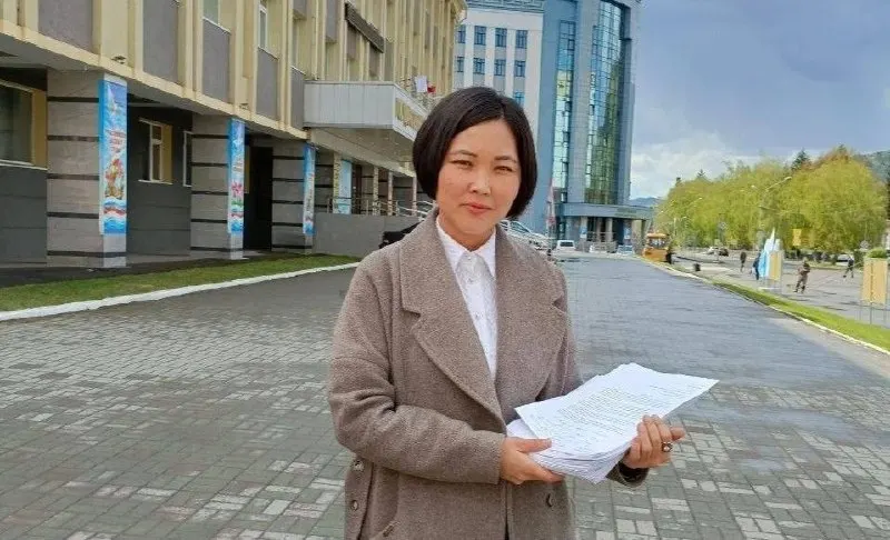 Активистка из Республики Алтай Аруна Арна направила открытое письмо в Минюст и потребовала остановить порочную практику подавления общественных деятелей за критику власти, включая заказные экспертизы и присвоение статуса иностранного агента.
