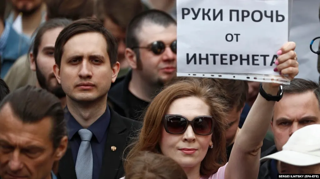 В России усилены меры по ограничению обхода блокировок: заблокированы IP-адреса VPN-сервисов; эксперты предупреждают о повторной волне блокировок и появлении новых адресов.