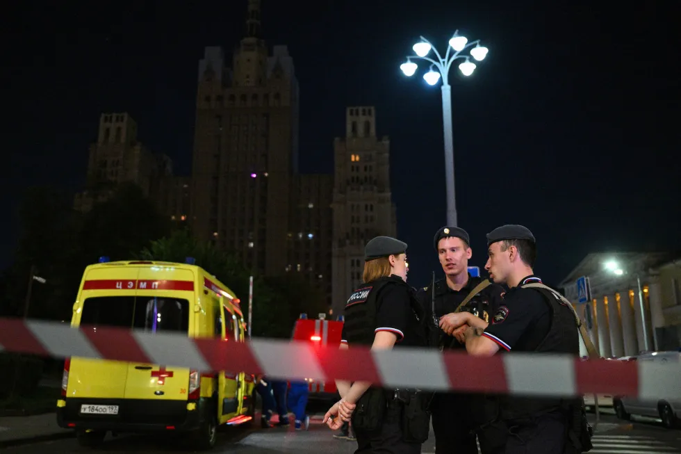 1 августа в центре Москвы произошёл взрыв в популярном ресторане. Множество людей пострадало, официальные данные подтверждают гибель нескольких посетителей. Ведётся расследование.