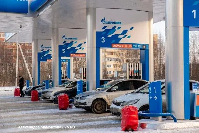 Газпромнефть отменяет лимиты на заправках в Петербурге, Ленобласти и других регионах; клиенты смогут заправлять топливо в любом объёме.