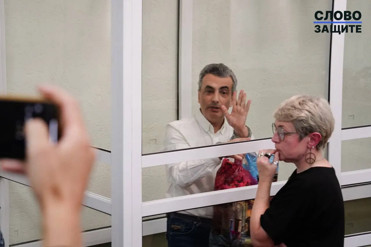 Суд вынес один из самых жестких сроков за распространение неверной информации и дискредитацию, вызвав резкую реакцию в правозащитных кругах и среди коллег.