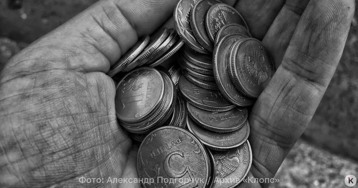 Средняя пенсия работающих пенсионеров в России около 24,9 тыс. рубля в месяц; различия между работающими и неработающими сохраняются.