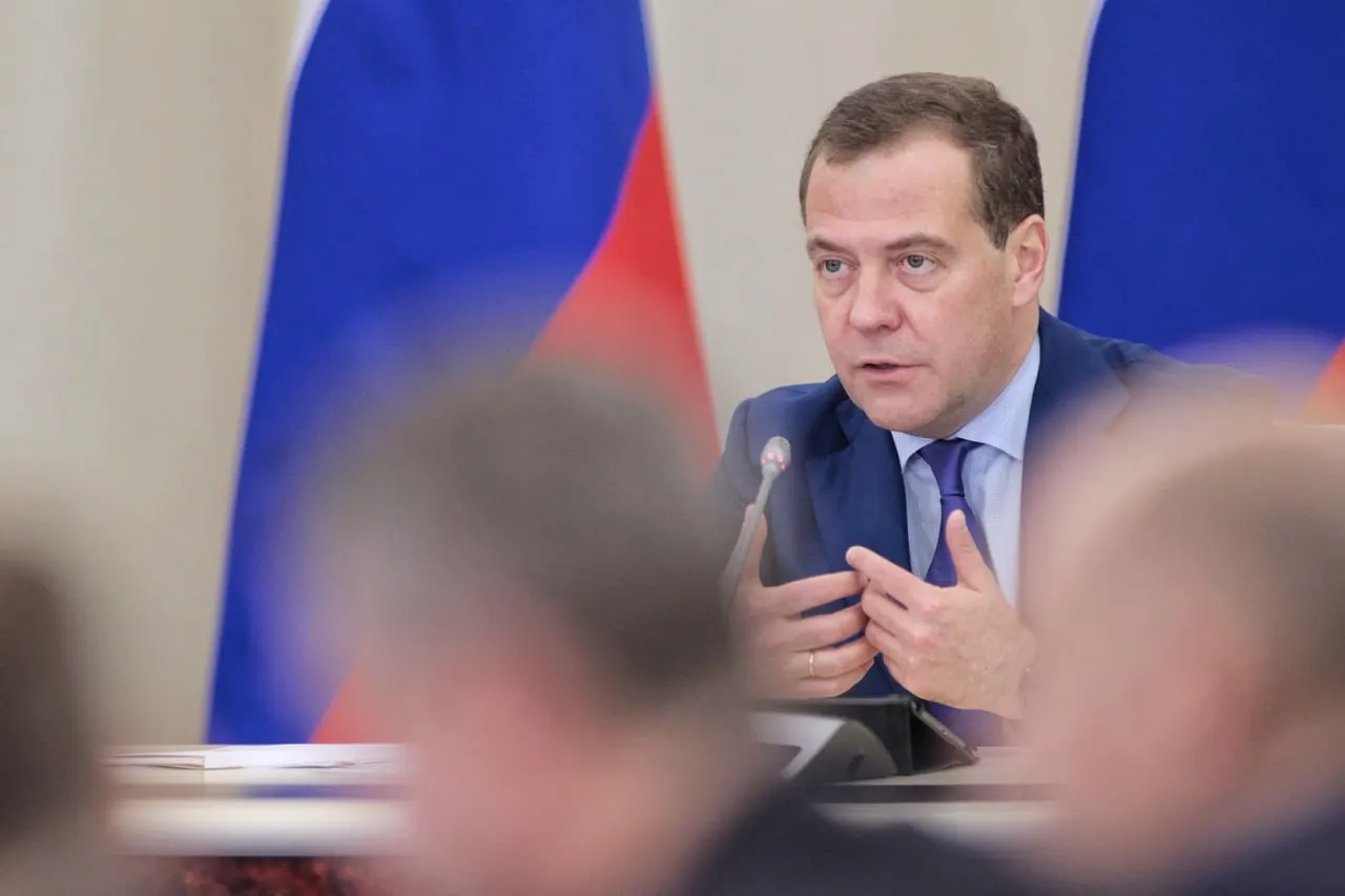Глава партии сообщил, что конфликт на информационном и идеологическом уровне не прекратится даже после завершения СВО; проблемы воспитания общества остаются актуальными.