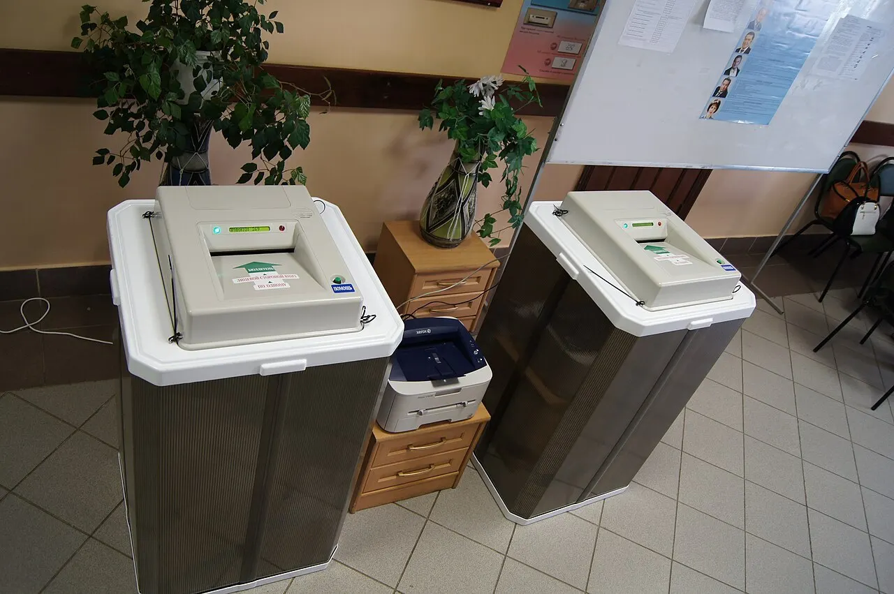 Из-за санкций на участках Екатеринбурга в этом году не будут использовать комплексы обработки бюллетеней КОИБ для подсчета бюллетеней.