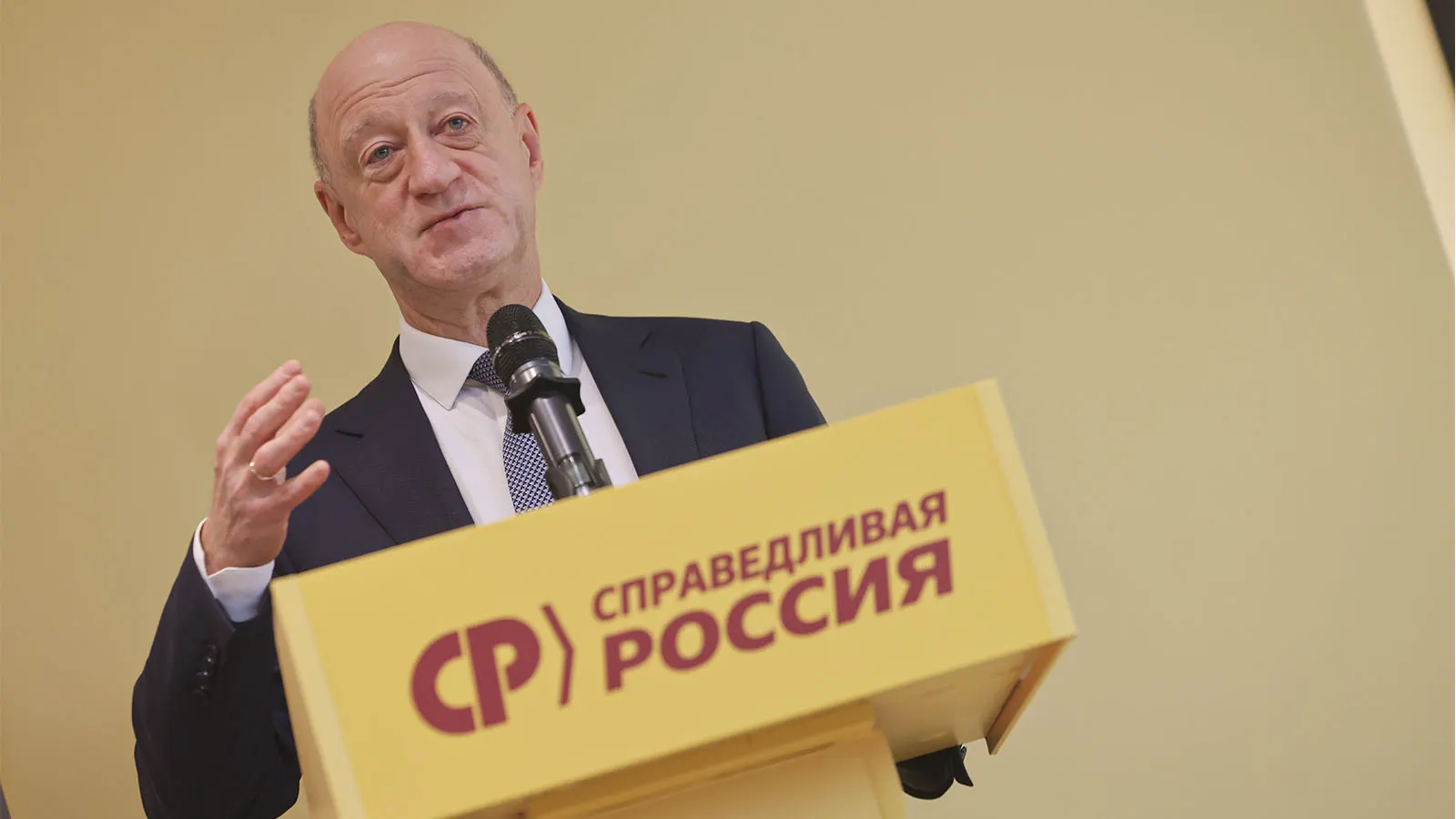 По данным источников, вице-спикер Госдумы может стать новым лидером партии на фоне затянувшегося восстановления Миронова; обсуждаются варианты руководства и будущей фракции.