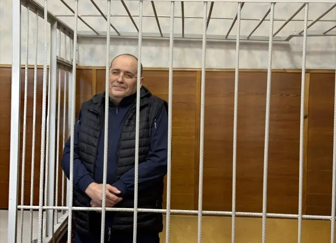Суд вынес приговор бывшему замминистру ЖКХ: 9 лет колонии строгого режима со штрафом 8,82 млн руб; в совокупности — 14 лет и штраф почти 17 млн руб. Общая сумма взяток — 4,41 млн руб, и Кислицын получил не менее 2,7 млн.