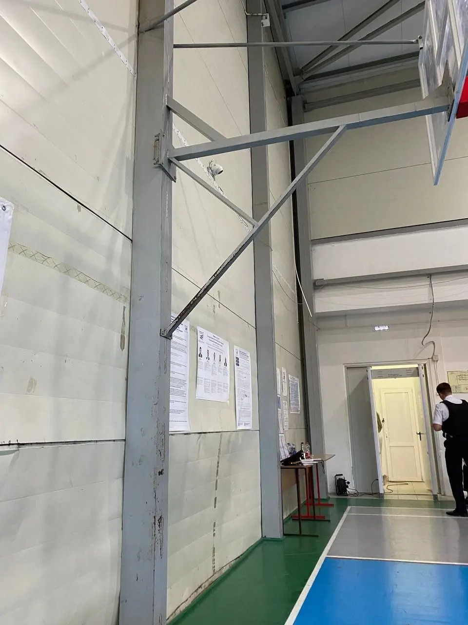 Во второй день трёхдневного голосования независимые наблюдатели из разных регионов сообщают о нарушениях процедур, ограничении доступа к участкам и агитации.