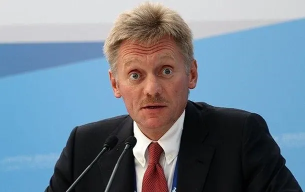 Песков заявил, что в РФ журналистам не препятствуют в работе и что США ограничивают доступ к СМИ.