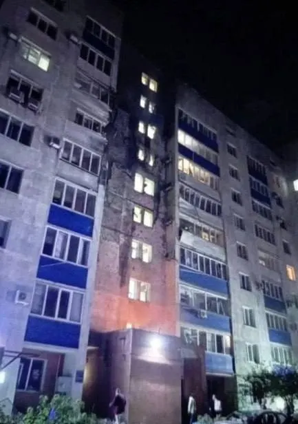 Минобороны заявило об уничтожении 516 дронов над регионами России за ночь; зафиксированы повреждения в порту Усть-Луга и жилом доме в Новокуйбышевске; оперативные службы работают на месте, вводятся меры реагирования.