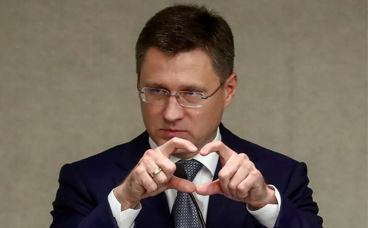 После перерыва атаки беспилотников снова последовали на российские НПЗ и газохимический комплекс; один завод получил незначительные повреждения. Правительство планирует продлить запрет на экспорт дизельного топлива до конца января, запасы зимнего дизеля в стране достаточны.
