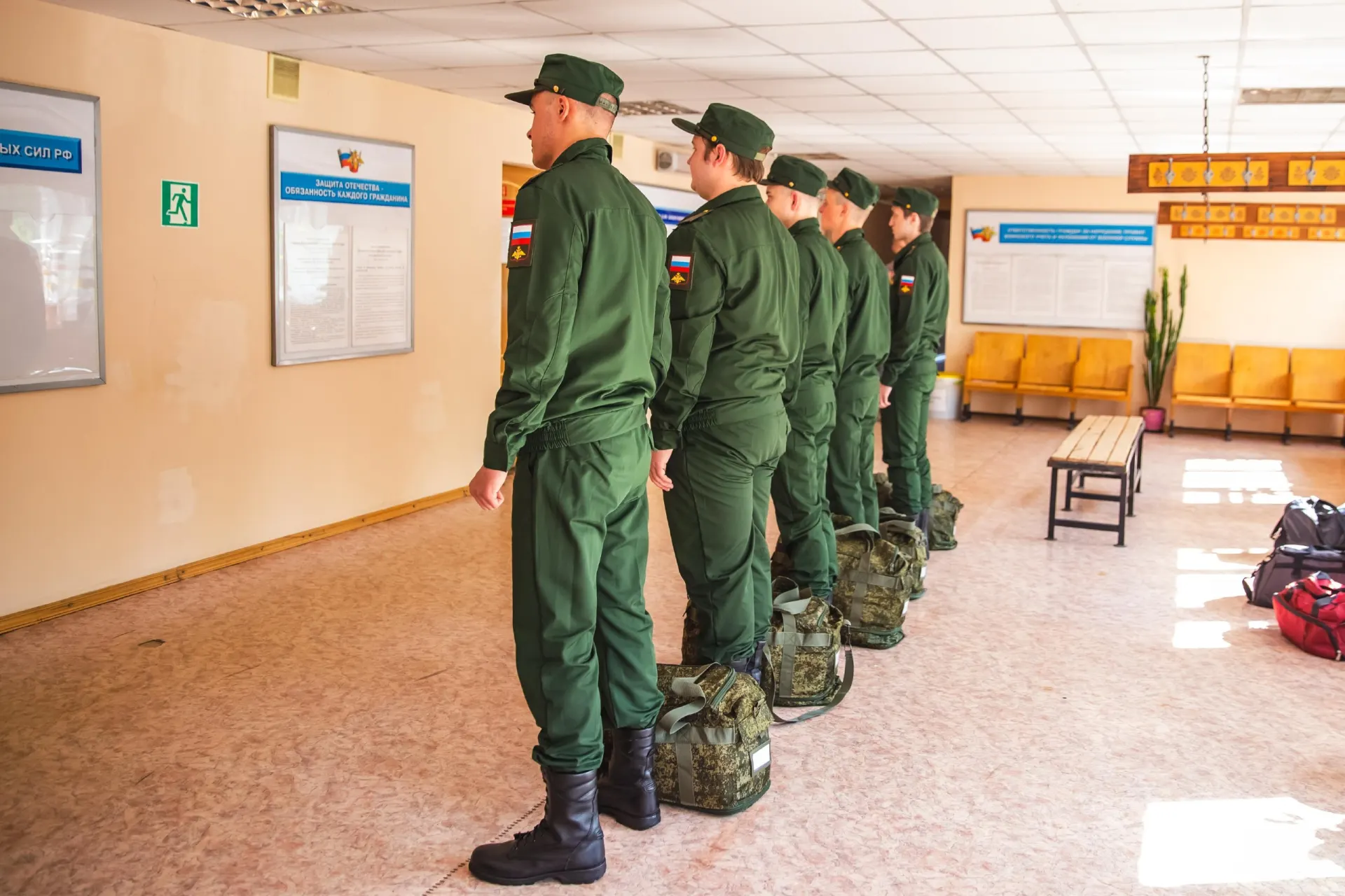 Разбираемся, кого освобождают от службы по обновленным правилам и как это касается призывников.