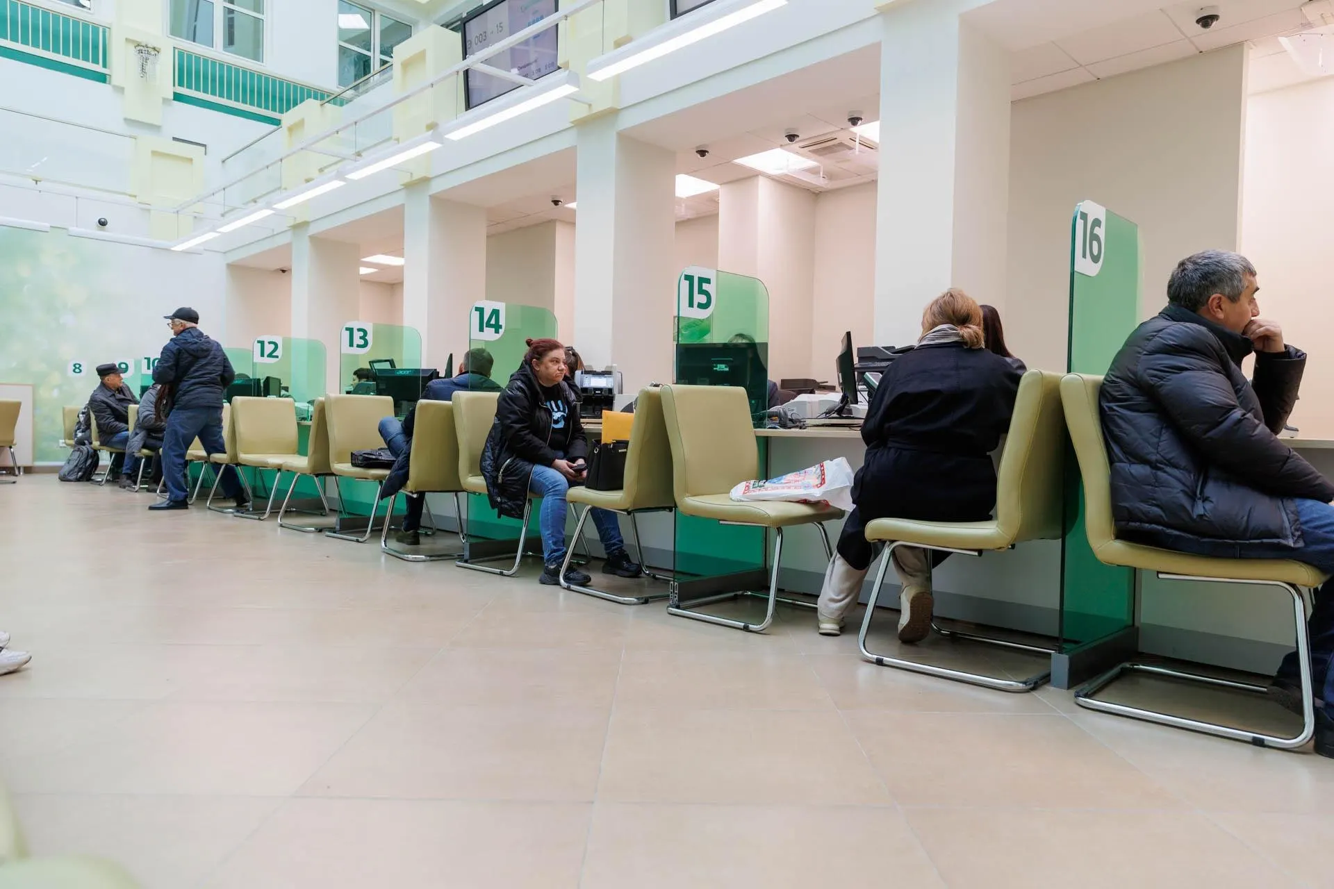 Эксперты обсуждают вероятность дефолта и сравнение ситуации с августом 1998 года.