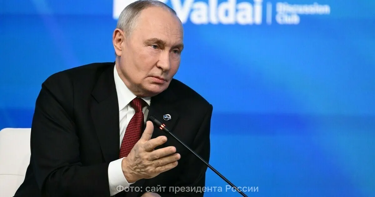 Президент России Владимир Путин сообщил, что многие россияне приходили на участки, чтобы проголосовать, несмотря на угрозы.